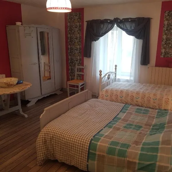 CHAMBRE PRIVÉE à LA FERME, hotel v destinaci Authe