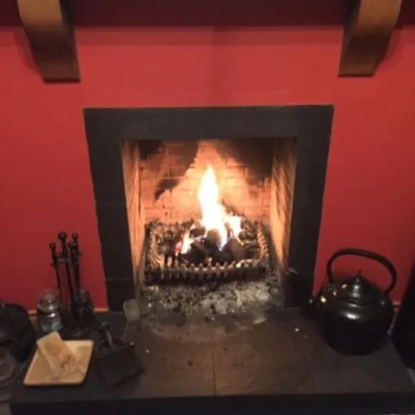 Primrose Cottage, Bushmills - Cosy Self Catering Property, hotel in Bushmills