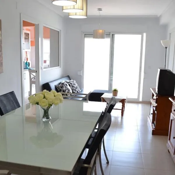 Apartamento junto a playa y cerca de campo de golf, hotel in El Perellonet