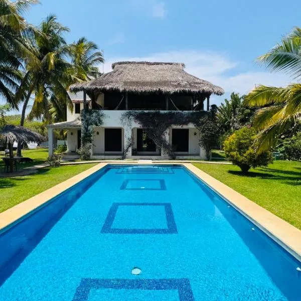 Casa Maya private villa on the beach, hotel v destinácii Peña Larga