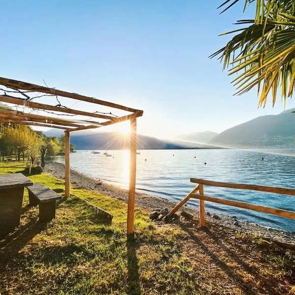 Boho Lake House - Private Beach 600m from the property - Free Parking - Home Cinema Room, hotel di Vira