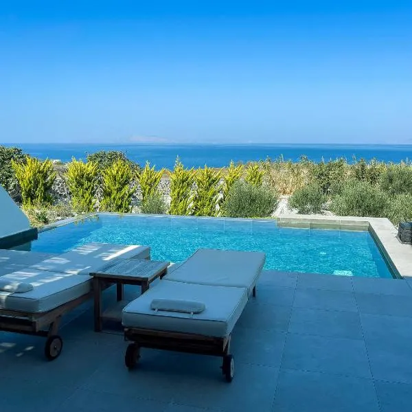 Phaos at Saint John Villas with private heated pool, hotel em Oia