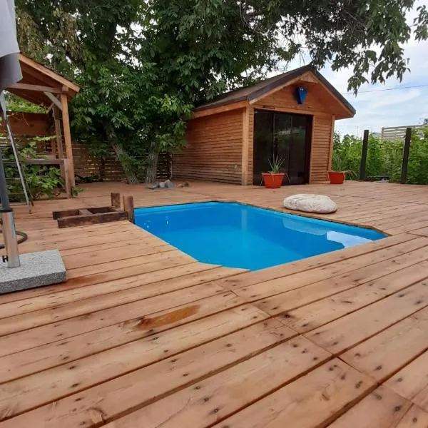 Nada vineyard, hotel di Rakhat