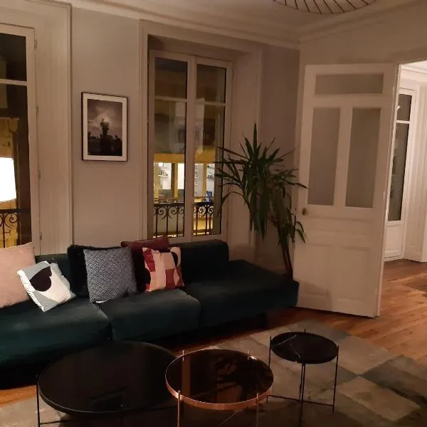 Appart de charme 100 m2 centre ville, hotel u gradu Ren