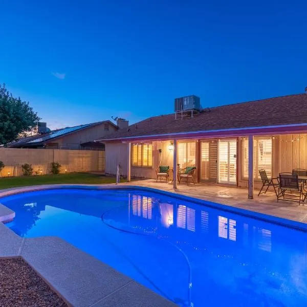 Large Pool With Diving Board, Remodeled 3bdrm, Near State Farm STDM and More!, hotel v destinaci Peoria