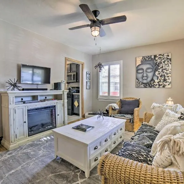 Walk to Midtown Reno Retreat with Furnished Deck!, hotel v destinaci Reno