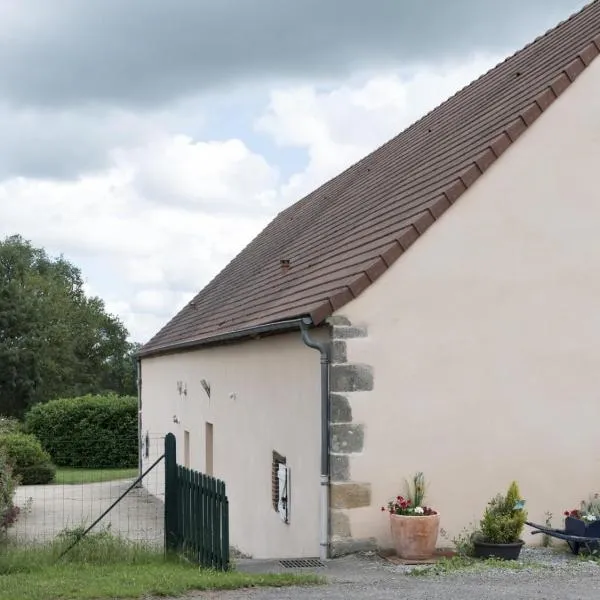 Gîte indépendant avec piscine, grande terrasse, jardin, barbecue, proche St Pourçain/Sioule et Souvigny - FR-1-489-78, hotel v destinaci Cressanges