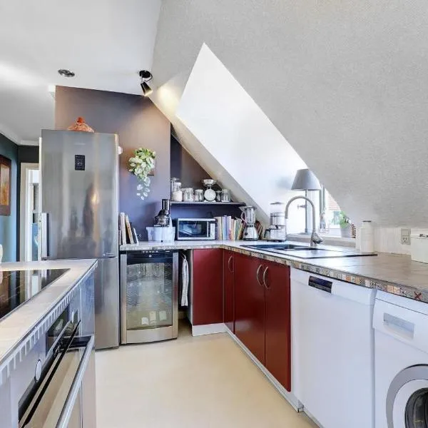 Cosy room in residential part of Copenhagen, with free street parking and shared bathroom, hotelli Kööpenhaminassa