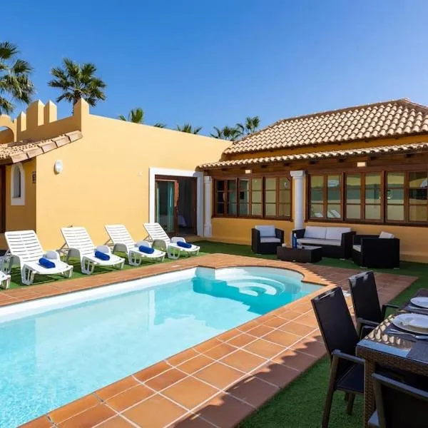 Villa Helen - Heated Pool Wifi SmartTV Barbecue – hotel w Corralejo