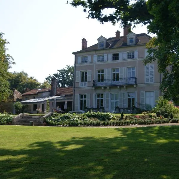 Le Chateau De La Vierge, hotel i Bures-sur-Yvette