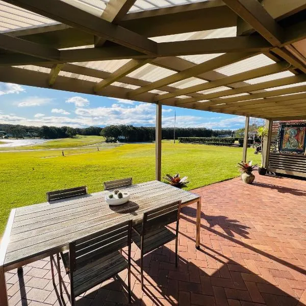 Perfect weekend getaway plus golf at your doorstep, hotell i Salamander Bay