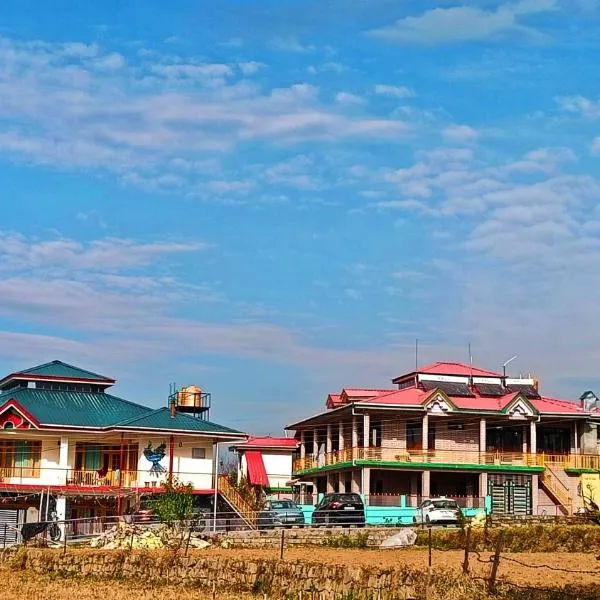 Bir Nest Hostel, hotel di Bīr