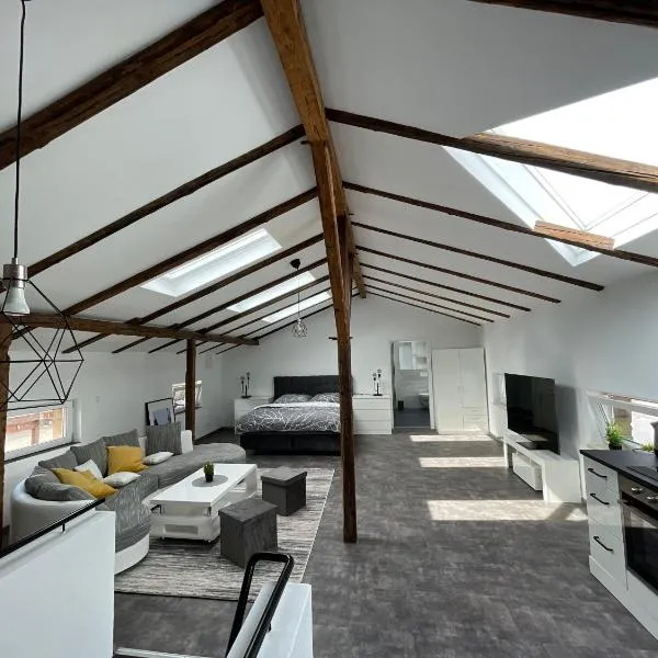 GLEIS 13 - THE LOFT im ehemaligen Lokschuppen, hotell i Meerbeck