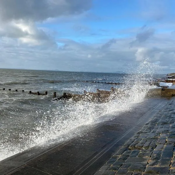 No40Barmouth-Modern,Spacious&Hot Tub, hotel in Barmouth