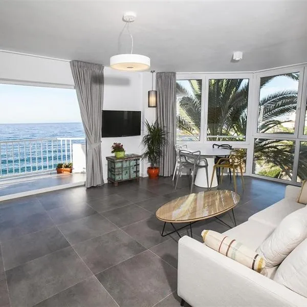 Super Front Line Modern New Apartm, hotel i Nerja