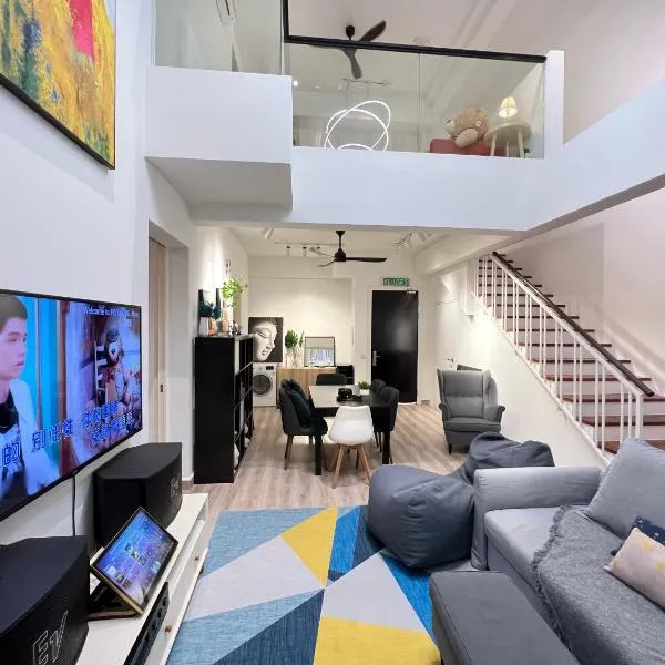 Duplex Town House at EcoBotanic Near Legoland with Netflix and KTV System, hotel v destinaci Nusajaya