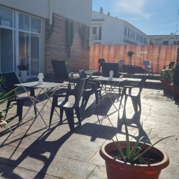 Zona5 Apartamentos Turísticos, hotel in El Vendrell