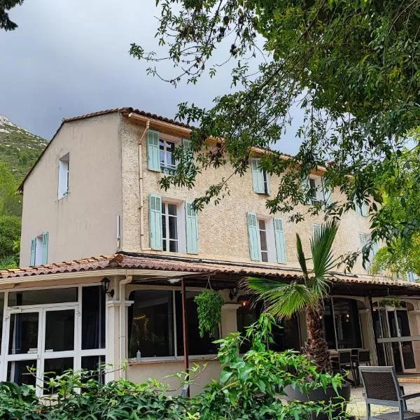 Logis Hôtel & Restaurant du Parc, hotel v destinaci Gémenos