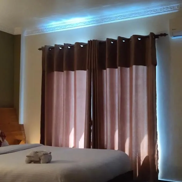 Hotel hornbill, hótel í Sauraha
