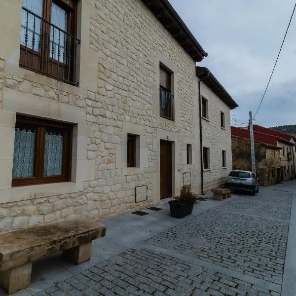 Apartamentos & casas rurales Santo Domingo de Silos, hotel in Briongos de Cervera