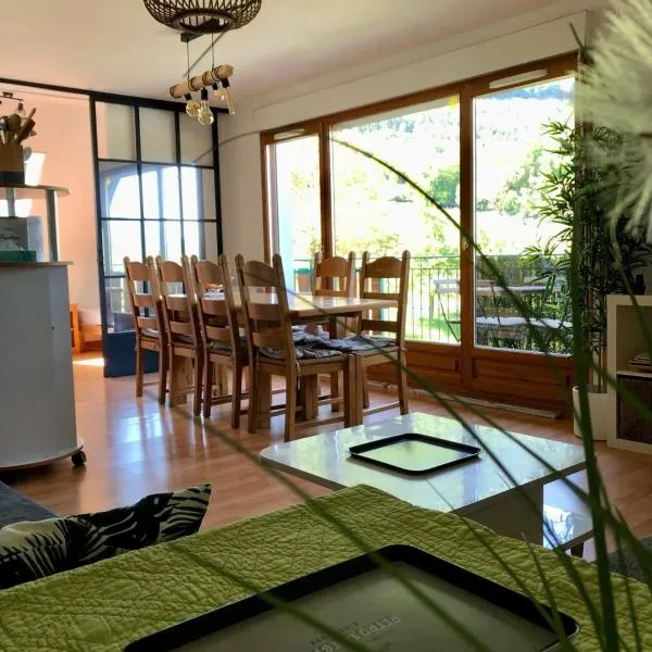 The green fee close to the Golf course and 5 minutes from the lake, hotel in Giez