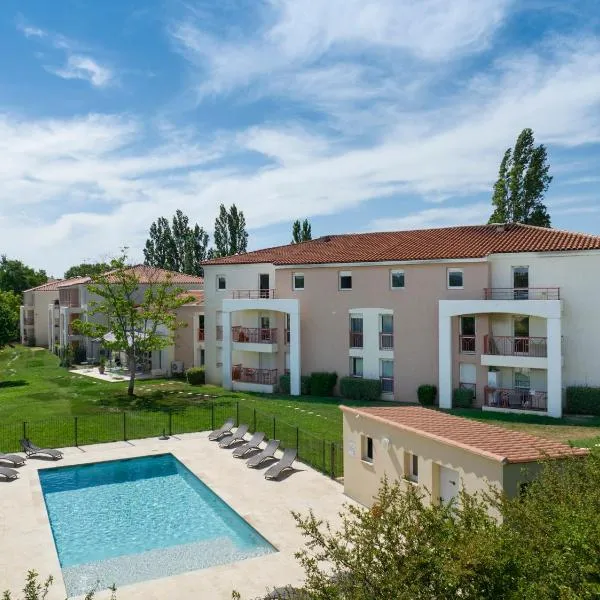 Garden & City Aix En Provence - Puyricard, hotel La Cride városában