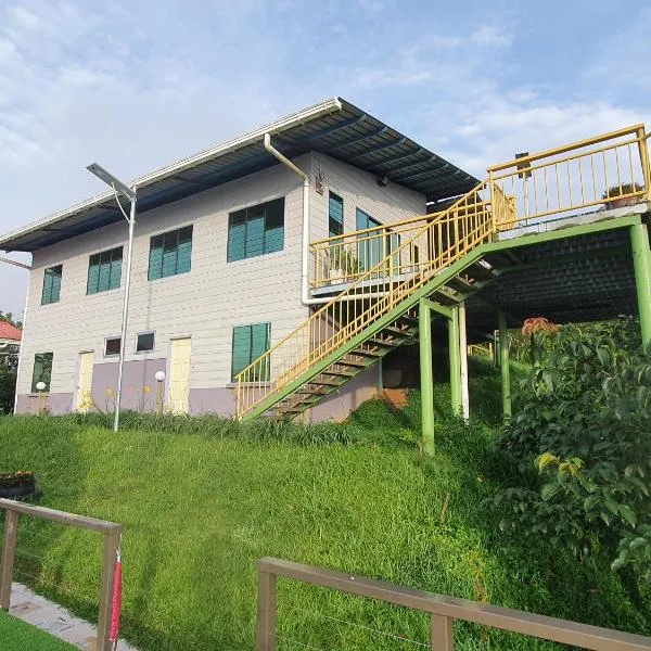 THE CLOUD KINABALU- HOUSE, hotel v destinaci Ranau