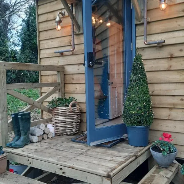 Cosy Double Shepherds Hut In Beautiful Wicklow With Underfloor Heating Throughout、ウィックローのホテル