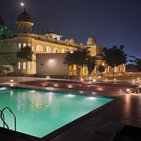 The Grand Barso (A Luxury Heritage): Fatehpur Sīkri şehrinde bir otel