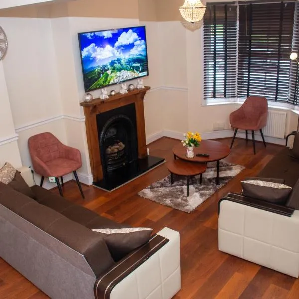 Royale Green View House- free parking, Wifi, Perfect for Contractors and Holiday, hotel in Northampton
