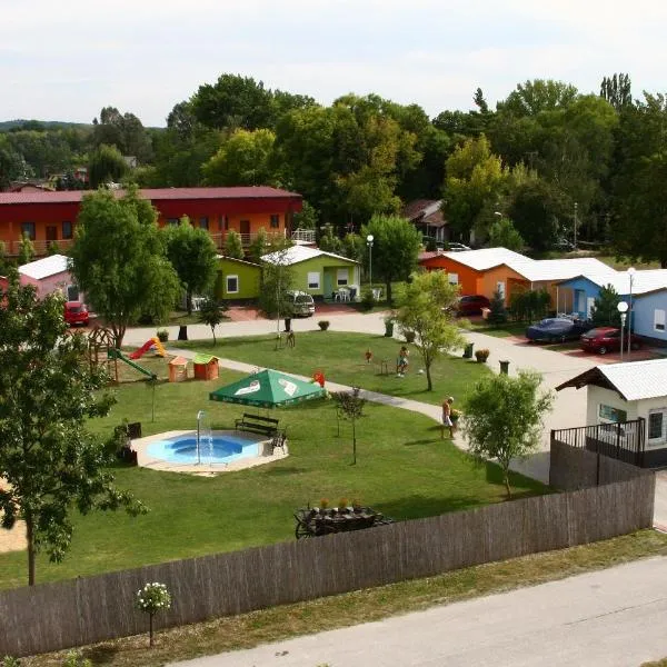 Chatova osada Family Resort Thermalpark inclusiv, hotel v destinaci Patince