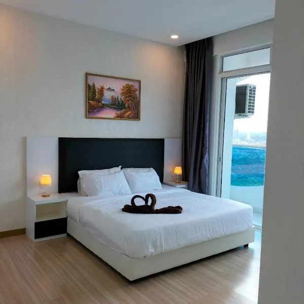 THE WAVE 3 ROOMS & 2 BATH CONDO - Near JONKER, hotel in Melaka