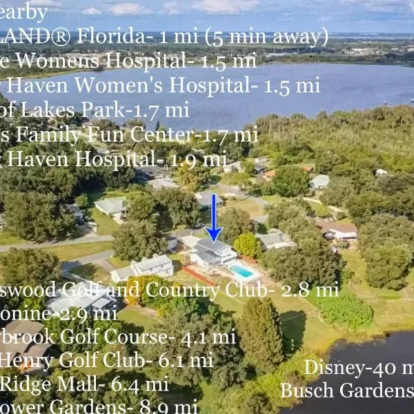 Stylish Lake home with HUGE POOL, Arcade with PS5,and Theater Just 5 min from Legoland, hotel v destinaci Winter Haven