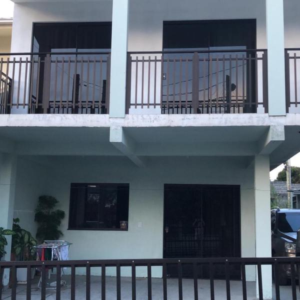 Casa de dois pisos, no centro de Garopaba