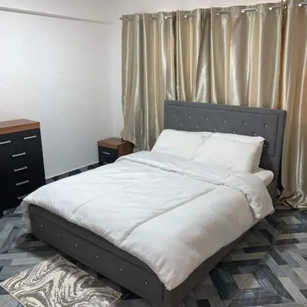 Lovely 1-bedroom rental unit for short stays., hotel en Tema