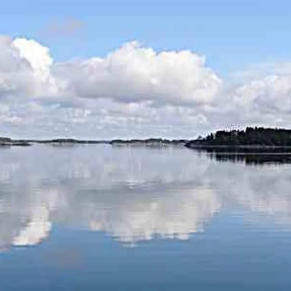 Villa Helga - Beachfront, hotelli Kasnäsissä