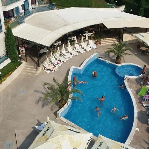 Royal Cove ApartHotel - Self-catering, отель в Каварне