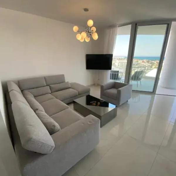 McKenzie 2 bedrooms Seaview Residence, hotel in Larnaka