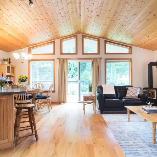 Woodland Bungalow, hotel din Glacier