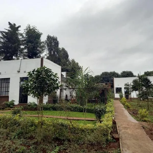 THE PLANTAINS PLACE, hotel em Keruguya