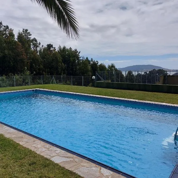 APARTAMENTO PLAYA DE ESTORDE - Piscina y playa para disfrutar A Costa da Morte, hotel em Cee