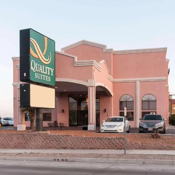 Quality Suites Albuquerque Airport, hotel v destinácii Isleta Pueblo