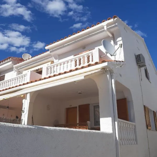 Casa Elisa 3 bedrooms 2 bathrooms 4 airco's shared pool, hotel ad Alcossebre