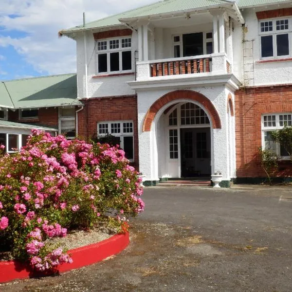 Thomas's Catlins Lodge and Camp Ground, hotel en Kaka Point