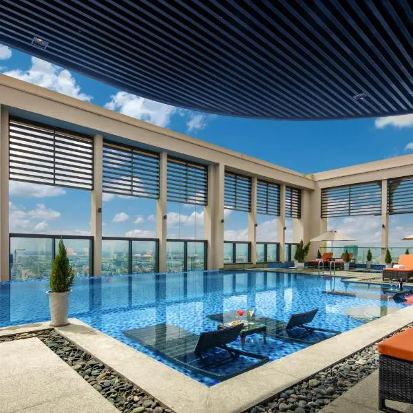 Luxury Beach Condo 5-star, Rooftop pool, hotel v destinaci Danang