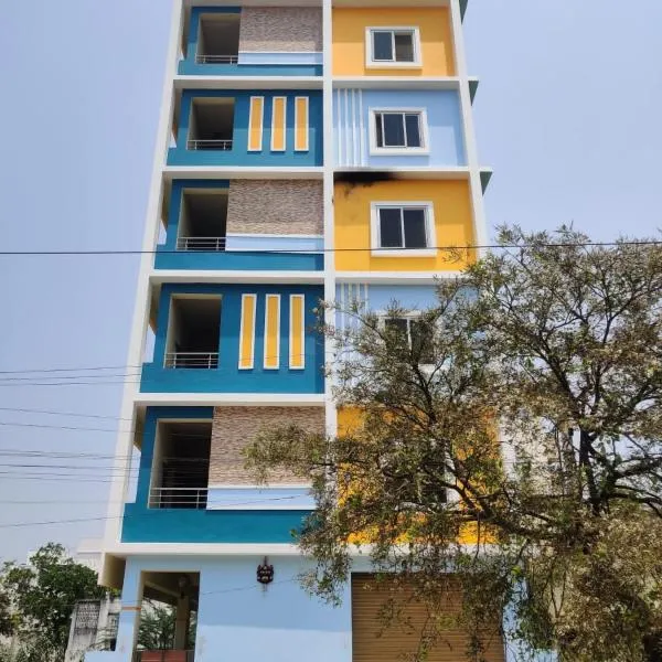RAK Homestay - Luxury AC 2BHK Apartments for family stay - Walkable to PS4 restaurants -Equipped Kitchen - WIFI - Android TV - Near to Tirumala fly over starting point -Near to National Highway, hotel in Tirupati