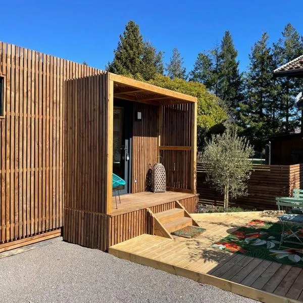 Le Lodge – hotel w mieście Belin-Beliet