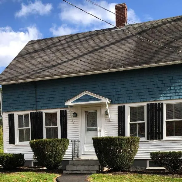 Kennebunk Home with Yard Less Than 1 Mile to Dock Square!, hotel in Kennebunk
