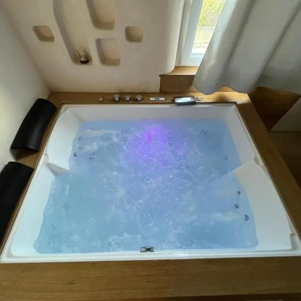 Casa Mediterranea Jacuzzi vista Mare Torre Guaceto Ostuni, hotel v destinaci Specchiolla