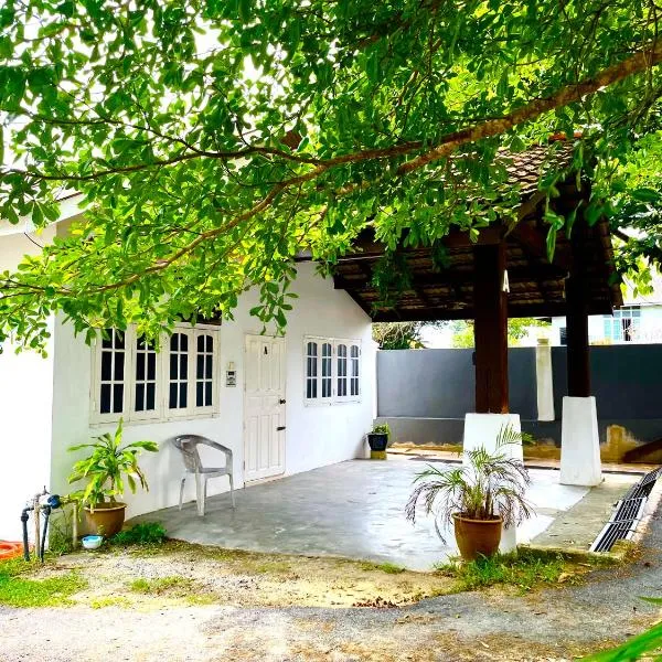 Hj Hassan Guest House Bungalow A, hotel di Kuala Terengganu